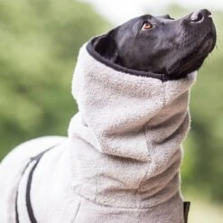 ActionFactory Fit4dogs DryUp Cape Royal - Premium Trockenmantel Für Hunde -Hundefutter Welt Verkaufsgeschäft fit4dogs dryup cape royal trockenmantel fuer hunde 1574255179